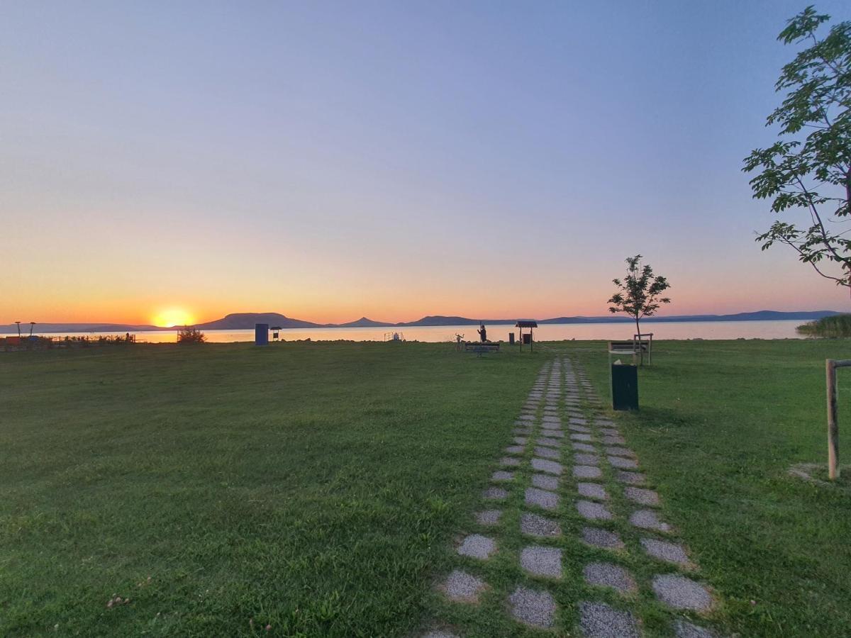 Relax Beach Apartman Fonyod Bagian luar foto